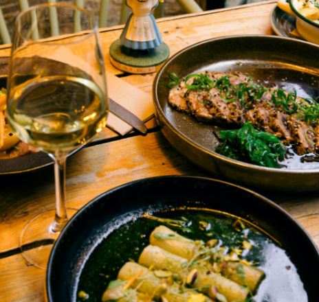 restaurante en Lavapiés – estética retro y personalidad artística en Juan Raro